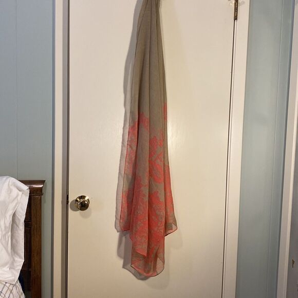 Vince Camaro 48”x48” Taupe or Khaki and orange or red. Beautiful lace print. - Picture 6 of 7